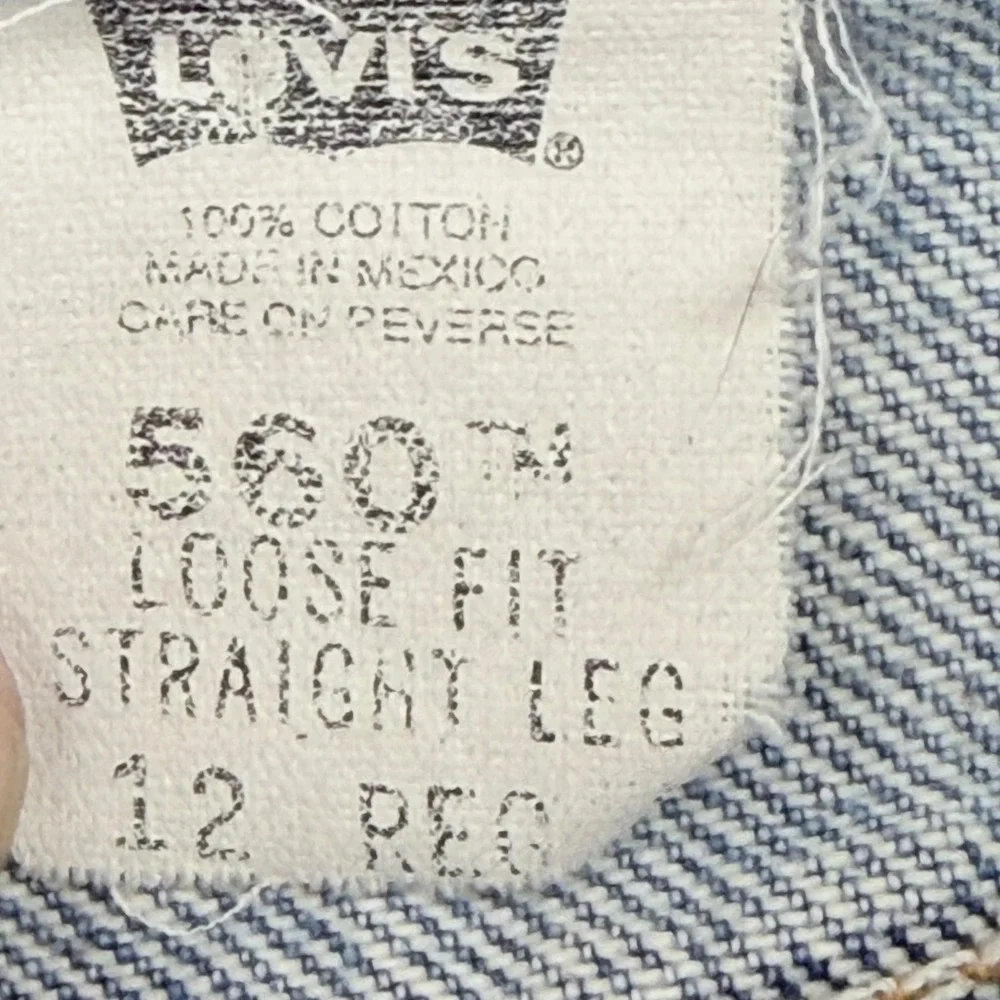 Vintage Levis 560 Loose Fit Straight Leg Jeans Light Wash Thrashed Paint 29x27.5